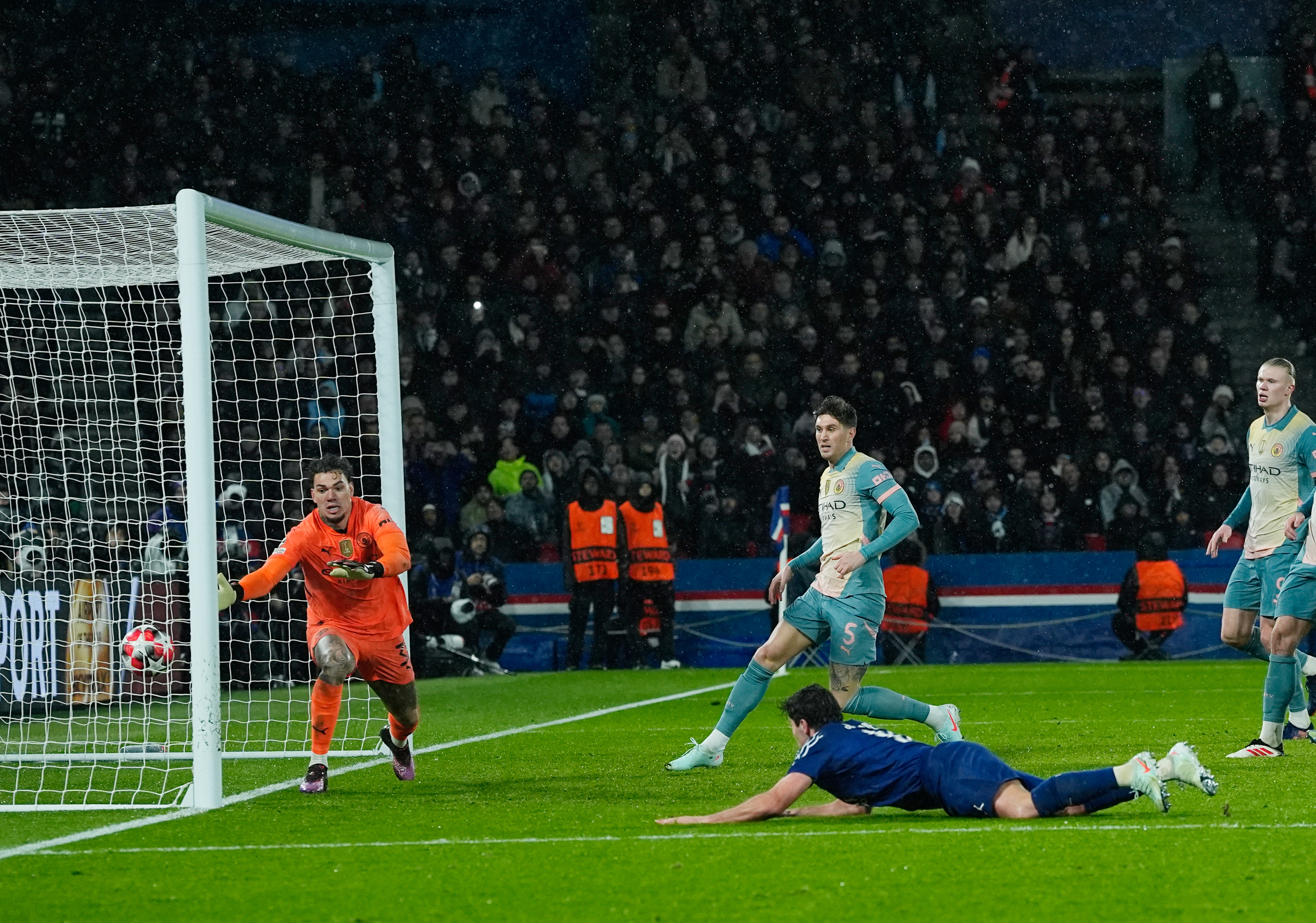 关于欧预赛大胜悬念,球队士气高涨的信息 关于欧预赛大胜悬念,球队士气高涨的信息