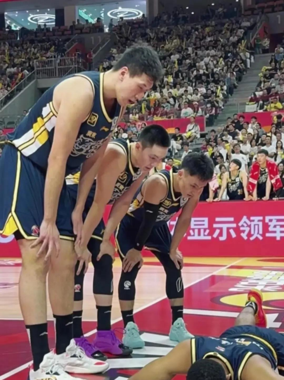 广东宏远客场挑战山东队,实力对比谁更强?(广东宏远客场挑战山东队,实力对比谁更强一些) 广东宏远客场挑战山东队,实力对比谁更强?(广东宏远客场挑战山东队,实力对比谁更强一些)