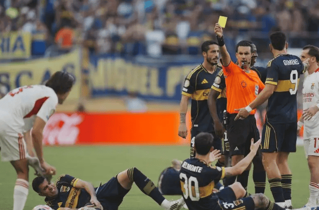 包含西悉尼流浪者战术布置详解，主帅重点强调防守反击的词条