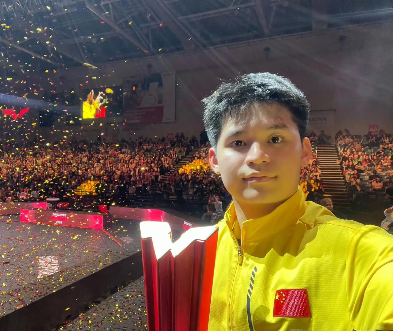 新加坡男子滑雪选手稳定发挥,锁定冠军 新加坡男子滑雪选手稳定发挥,锁定冠军