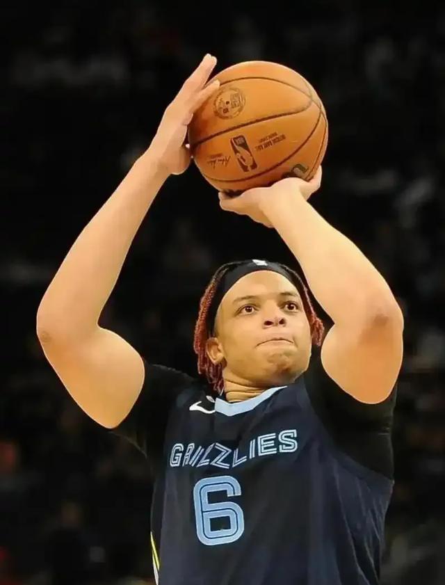 关于西斯特尔表现出色，为球队赢得关键三分的信息