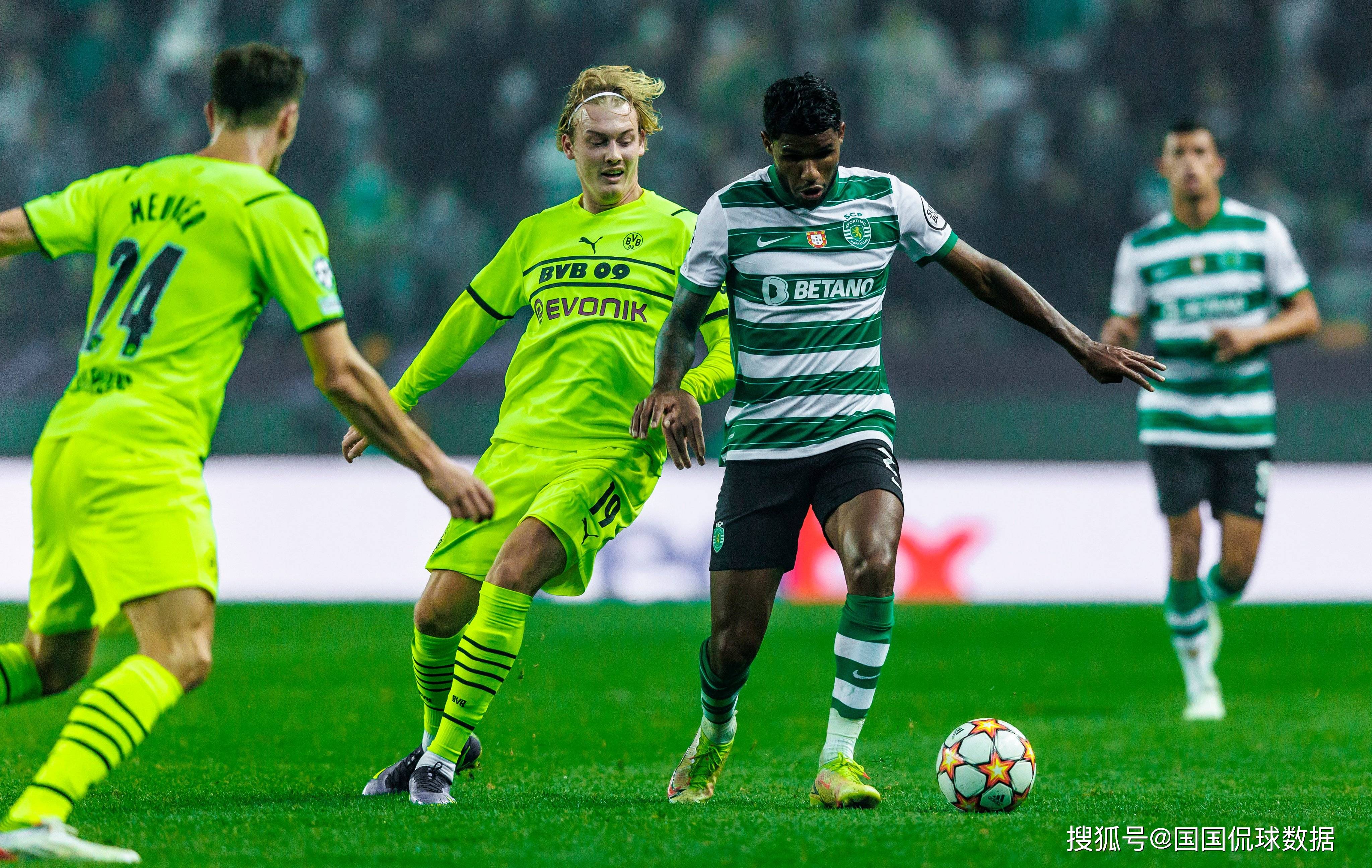 包含多特蒙德士气高昂，联赛排名逐步攀升的词条