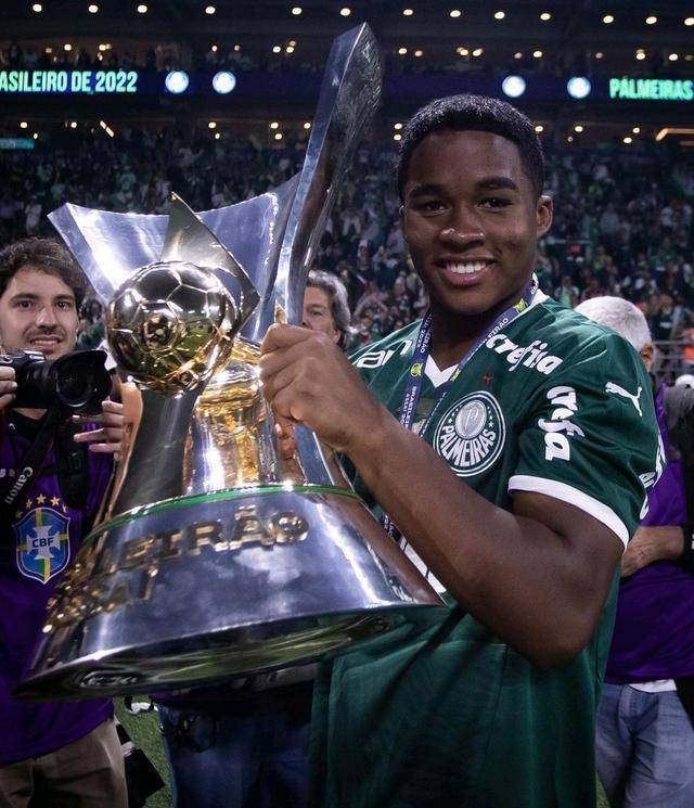 爱游戏官网-世界足坛新生力量崭露头角,比赛展现潜力的简单介绍