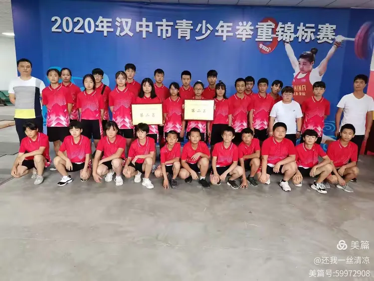 爱游戏下载-举重比赛男子组决赛展开激烈角逐