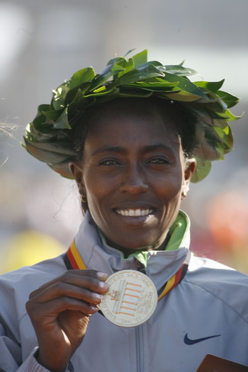 西班牙公开赛马拉松选手夺取金牌 西班牙公开赛马拉松选手夺取金牌