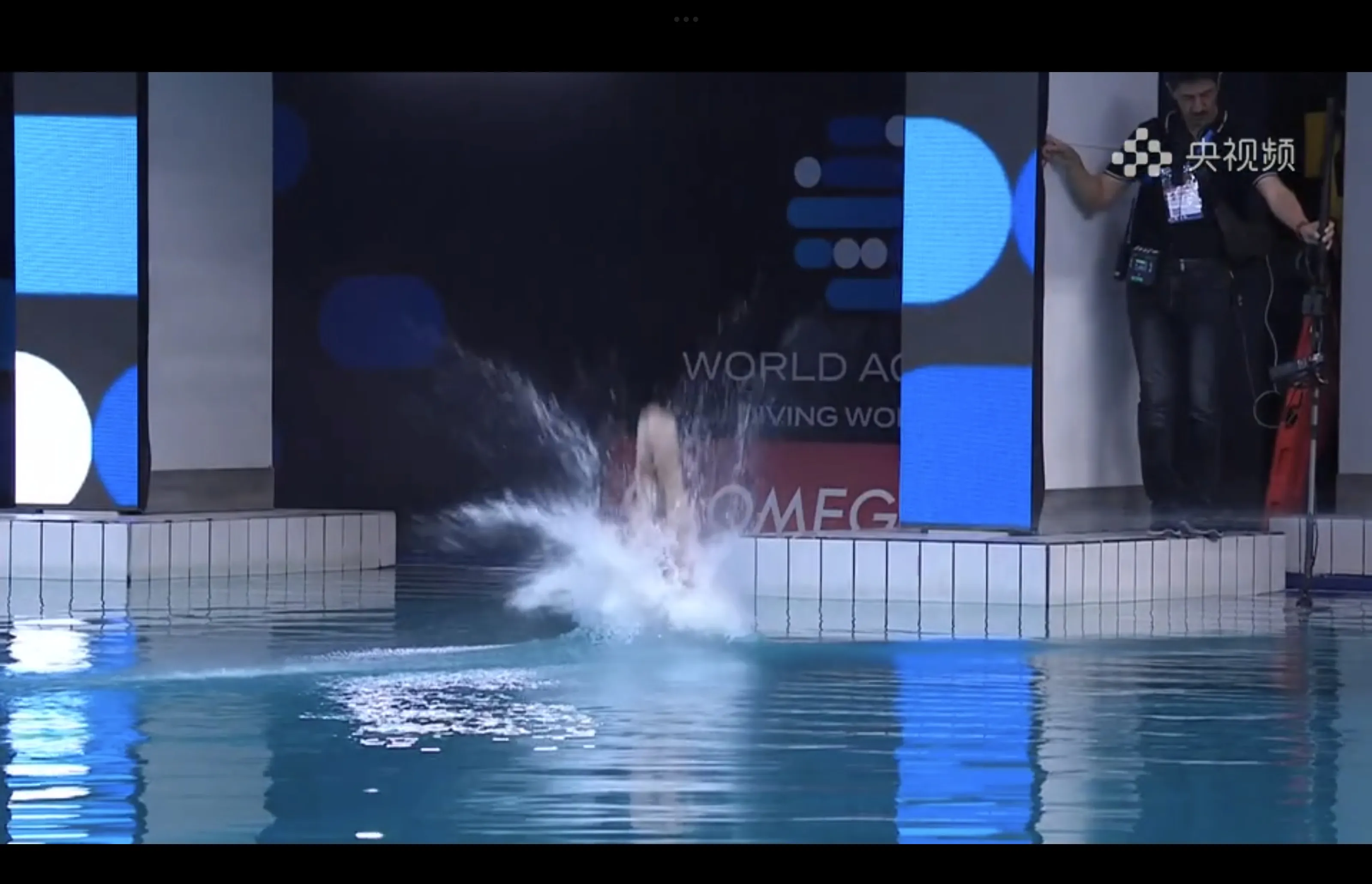 跳水选手完美表演,再次摘金 跳水选手完美表演,再次摘金