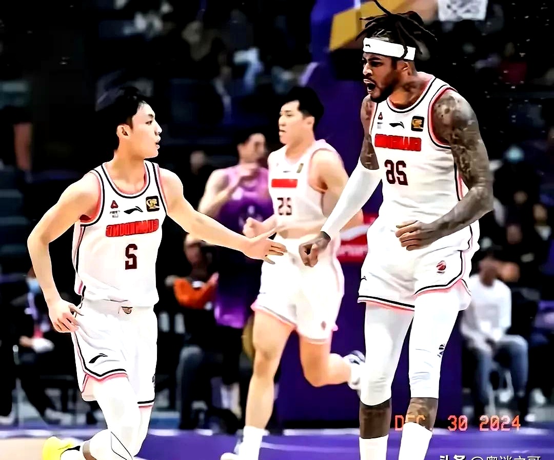 爱游戏入口-江苏队前往广东客场比赛,强强对决