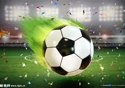 爱游戏馆-足球比赛中,女运动员们全力以赴