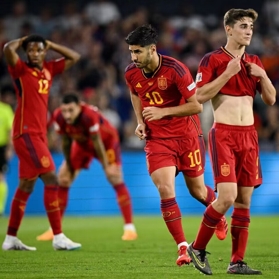 爱游戏在线登录-西班牙队获得欧国联杯小组出线权,晋级八强