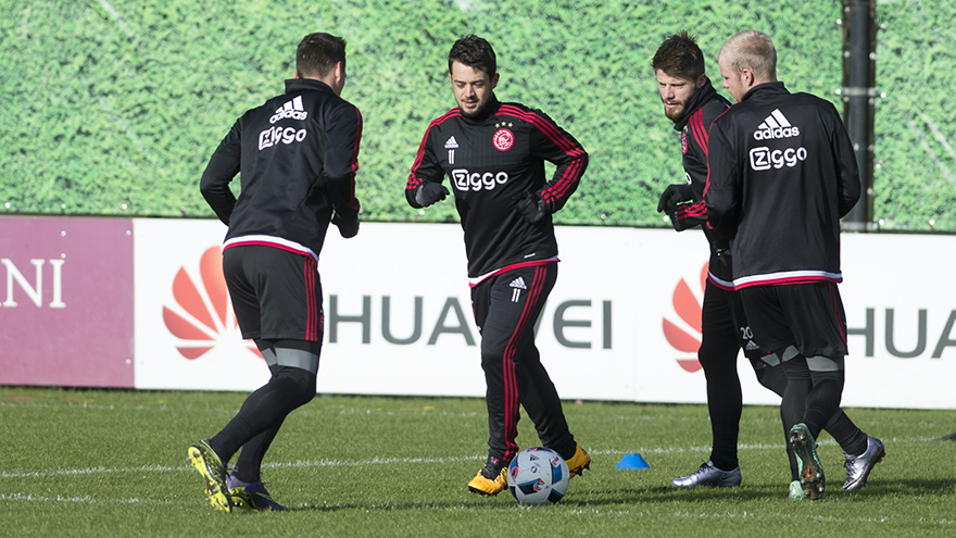 包含阿贾克斯队员调整状态备战对阵的词条 包含阿贾克斯队员调整状态备战对阵的词条