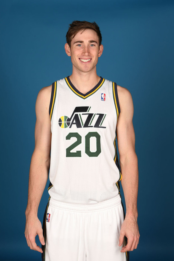 爵士队签下外籍球员,备战新赛季 爵士队签下外籍球员,备战新赛季