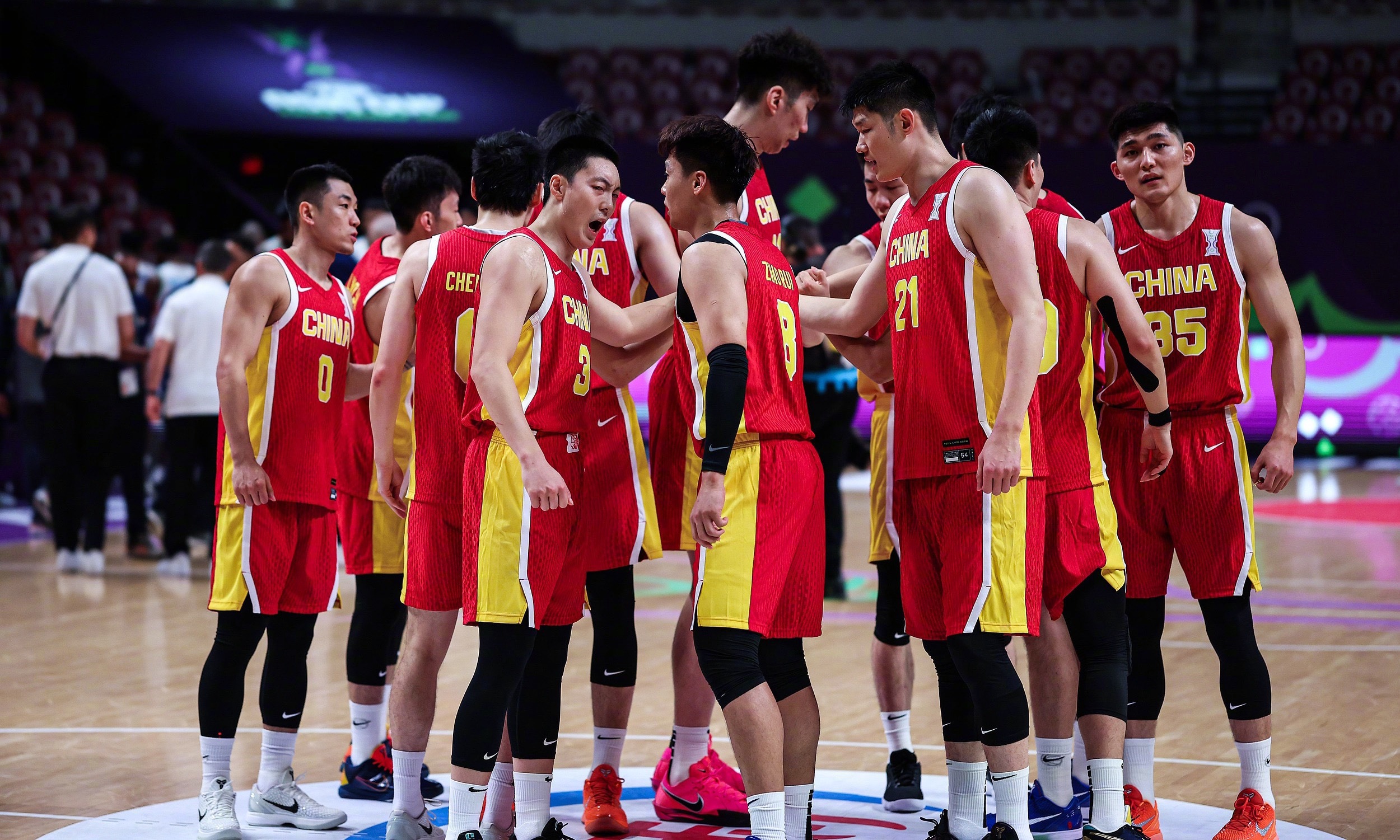 爱游戏入口-顶级球员们奋力拼搏,带领球队走向胜利的方向